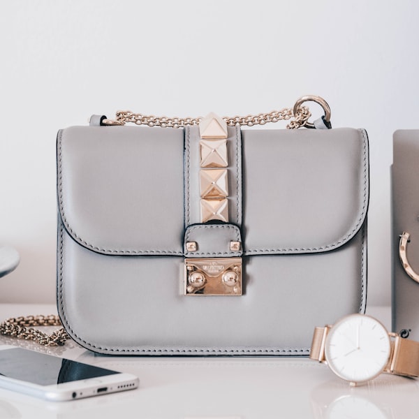 صفاء الورد الأبيض